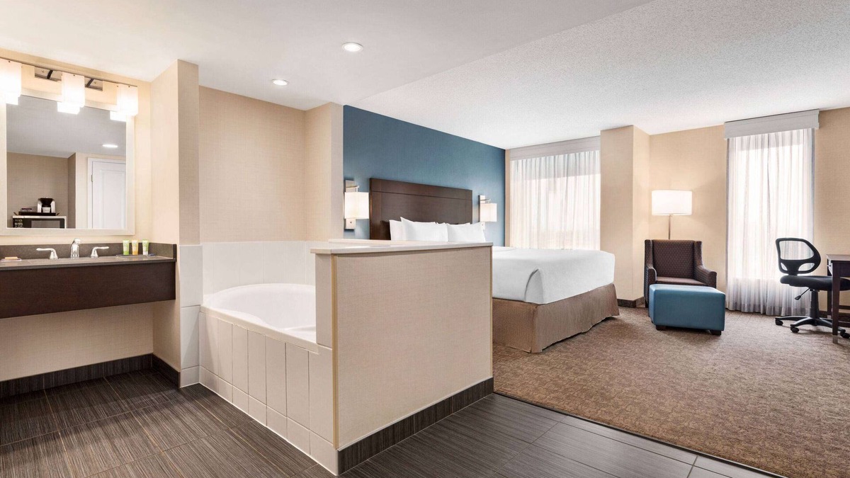 Fallsview Hotel | Wyndham Garden Niagara Falls Fallsview