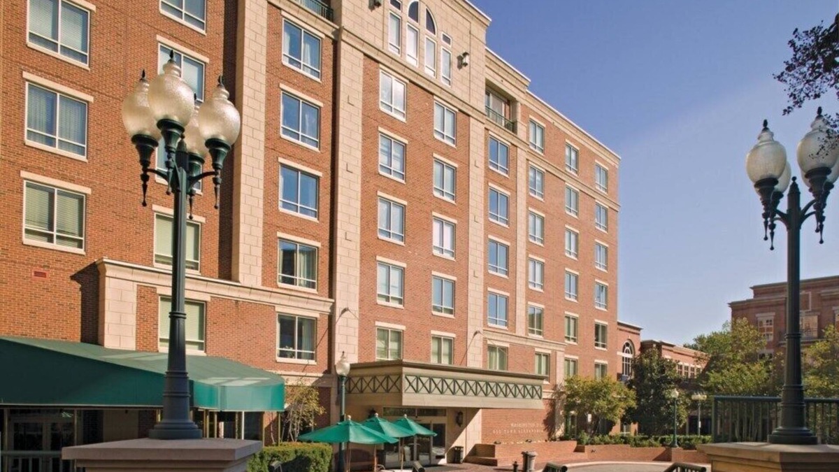 Old Town West Condo | Wyndham Old Town Alexandria - Spacious 2 Bedroom