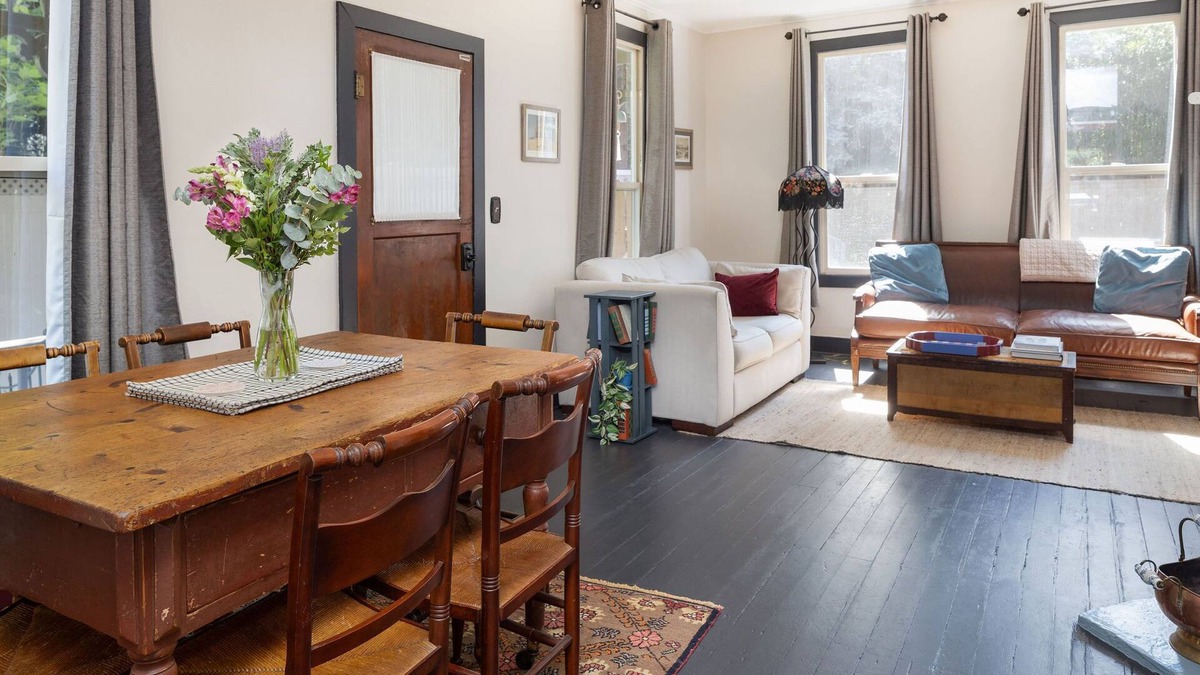 Carlton House | Wynkoop: Taste of Europe | Walk to Wineries | Pet Friendly