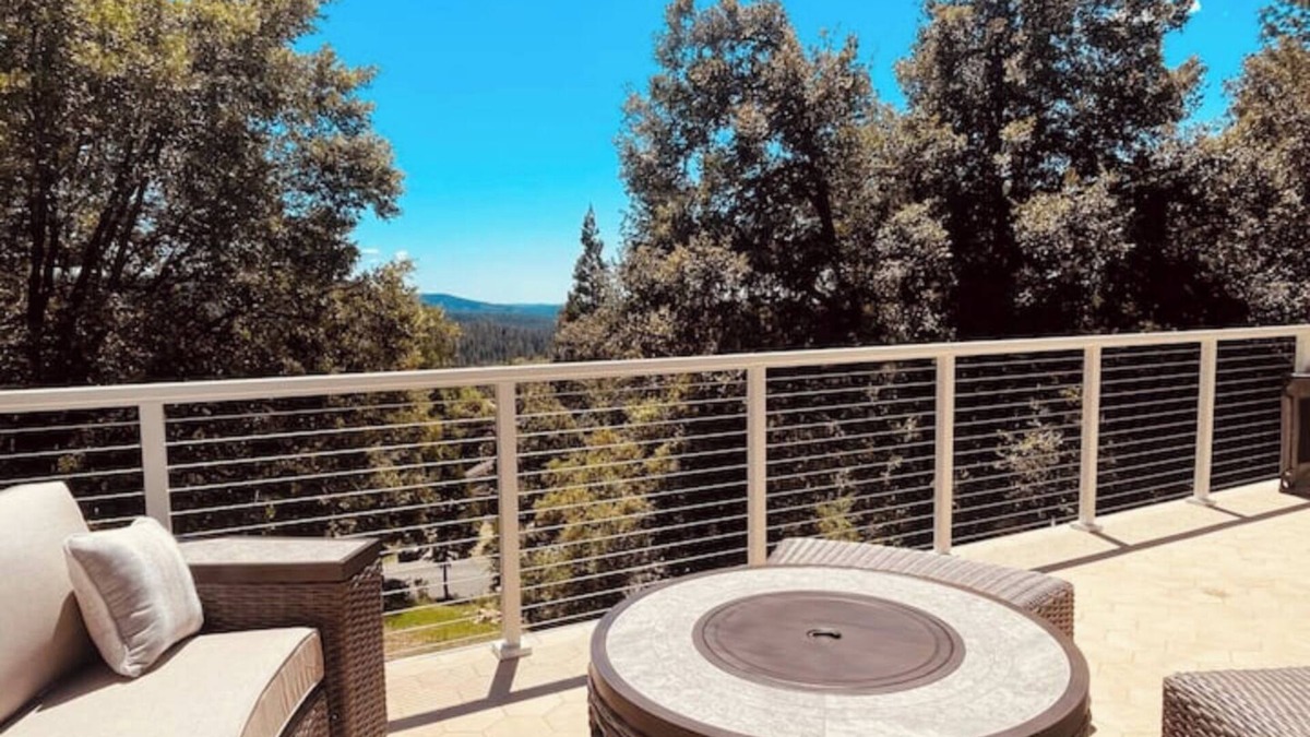 Nevada City House | X-large Nevada City house w/RV hookup & fire pit