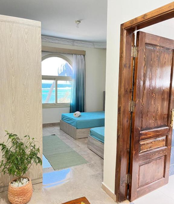 St. Catherine House | X Ta sea blue house
