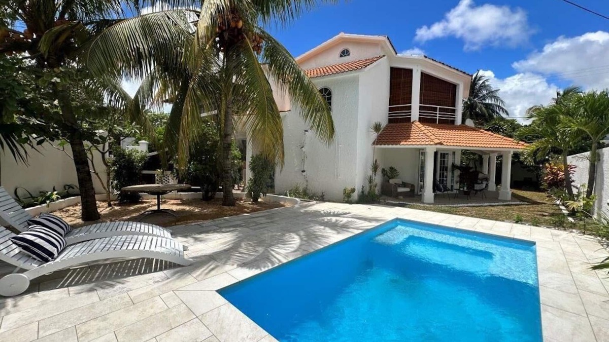 Bain Boeuf Villa | Xanadu Beach 4-Bed Villa, 1-Min Walk to the Beach