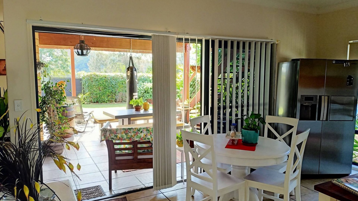 Oxenford Apartment | XL Popular Retreat on River near Warner Brothers Theme Parks