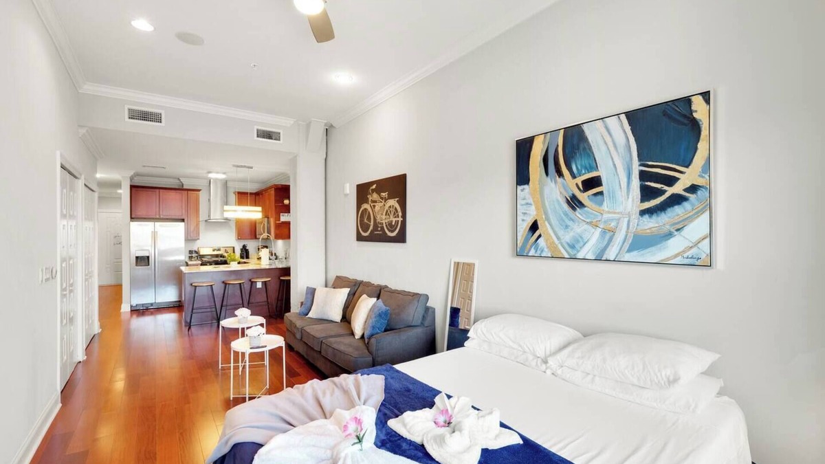 Olde Kensington Apartment | XL Studio - Stylish Studio w/Rooftop Pool
