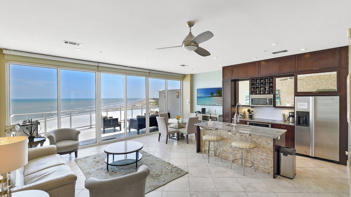 Galveston Condo | XL Terrace, Lazy River, I/O Pools, Game Room, Spa, Beach, Luxury 2/2 Penthouse!