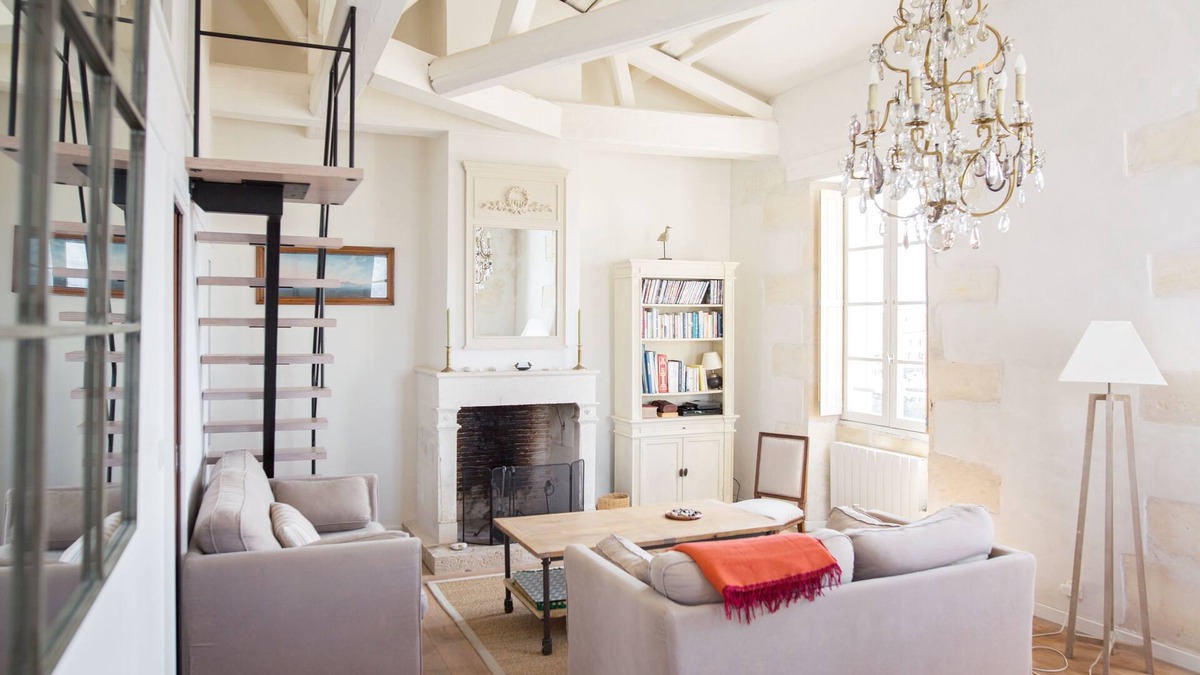 Saint-Martin-de-Re Apartment | XVIII Century Gem With Magnificent Views Of The Harbour with a private garage
