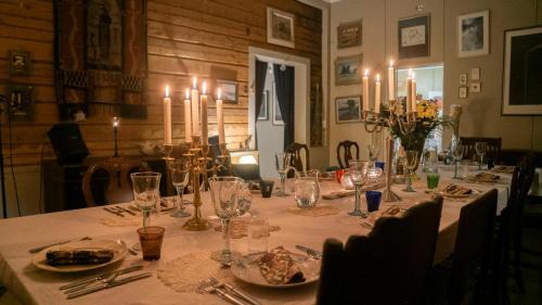 Tiainen Villa | Yövesi Atelier Home, Yöveden Ateljeekoti