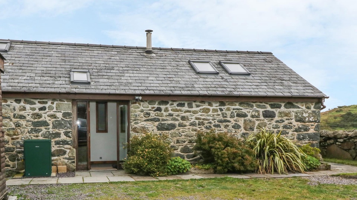 Criccieth Cottage | Y BEUDY, pet friendly, character holiday cottage in Criccieth