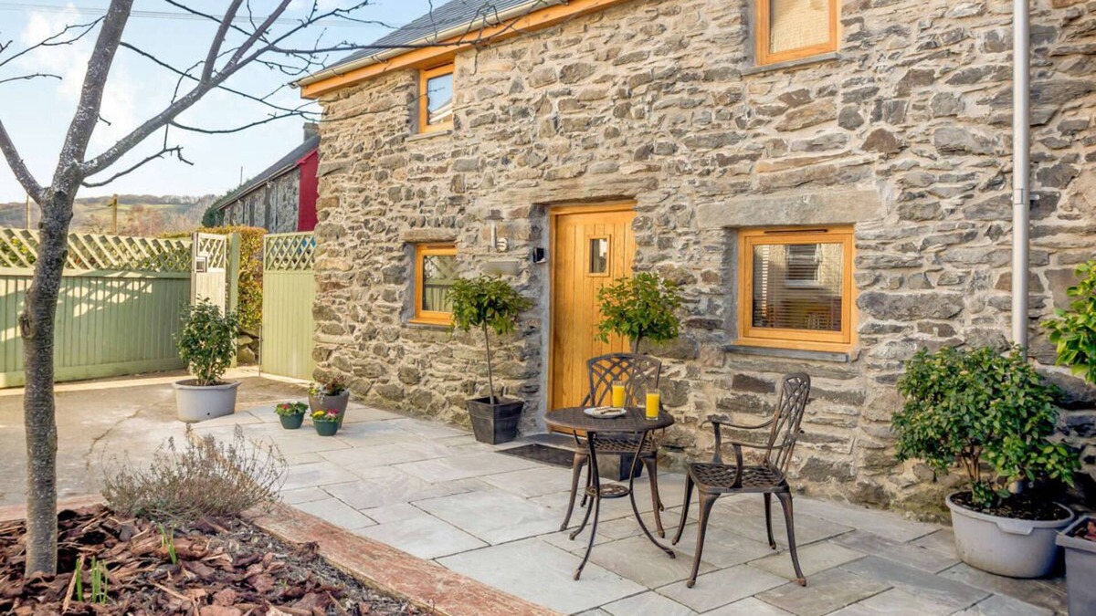 Llanycil House | Y Bwthyn Llew Coch Cottage