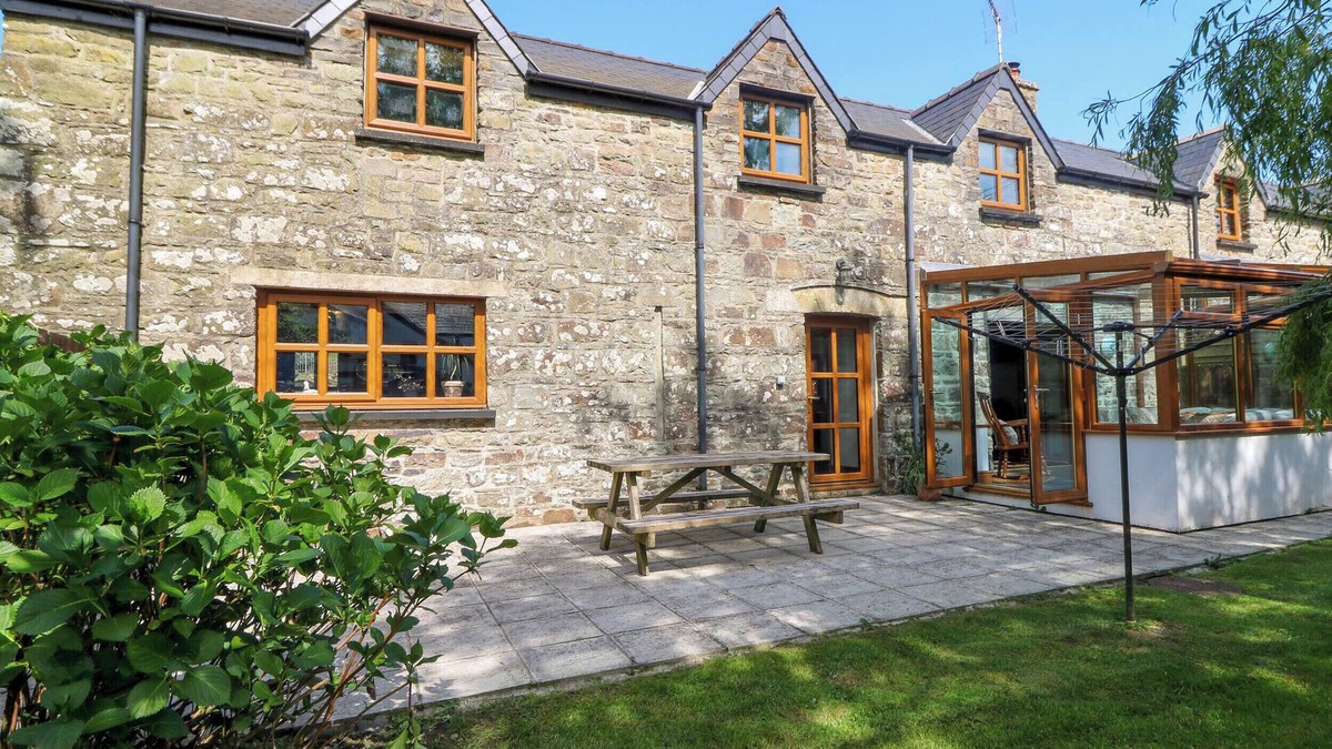 Tan-y-groes Cottage | Y BWTHYN, pet friendly, character holiday cottage in Llangrannog