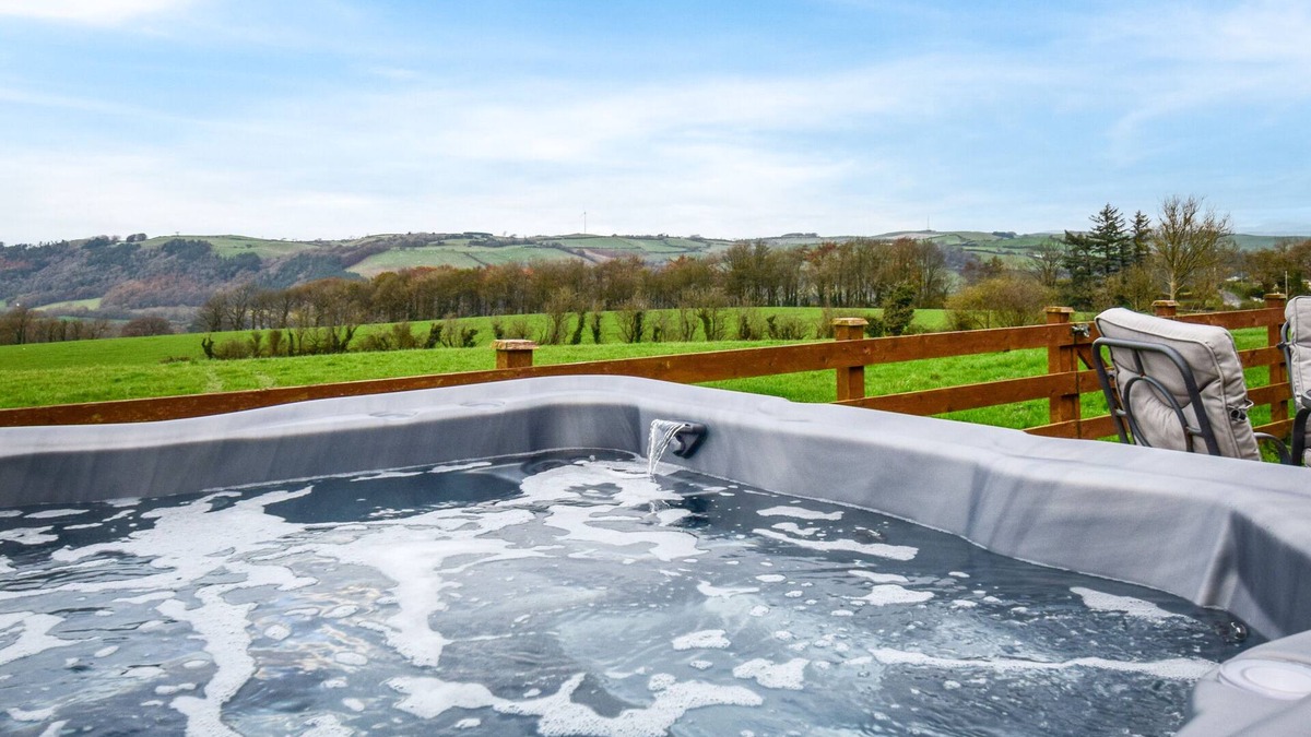 Aberystwyth House | Y Ddinas - Two Bedroom House, Sleeps 4