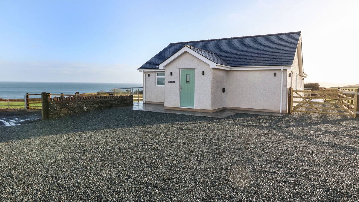 Moelfre Cottage | Y GORLAN, family friendly, luxury holiday cottage in Moelfre