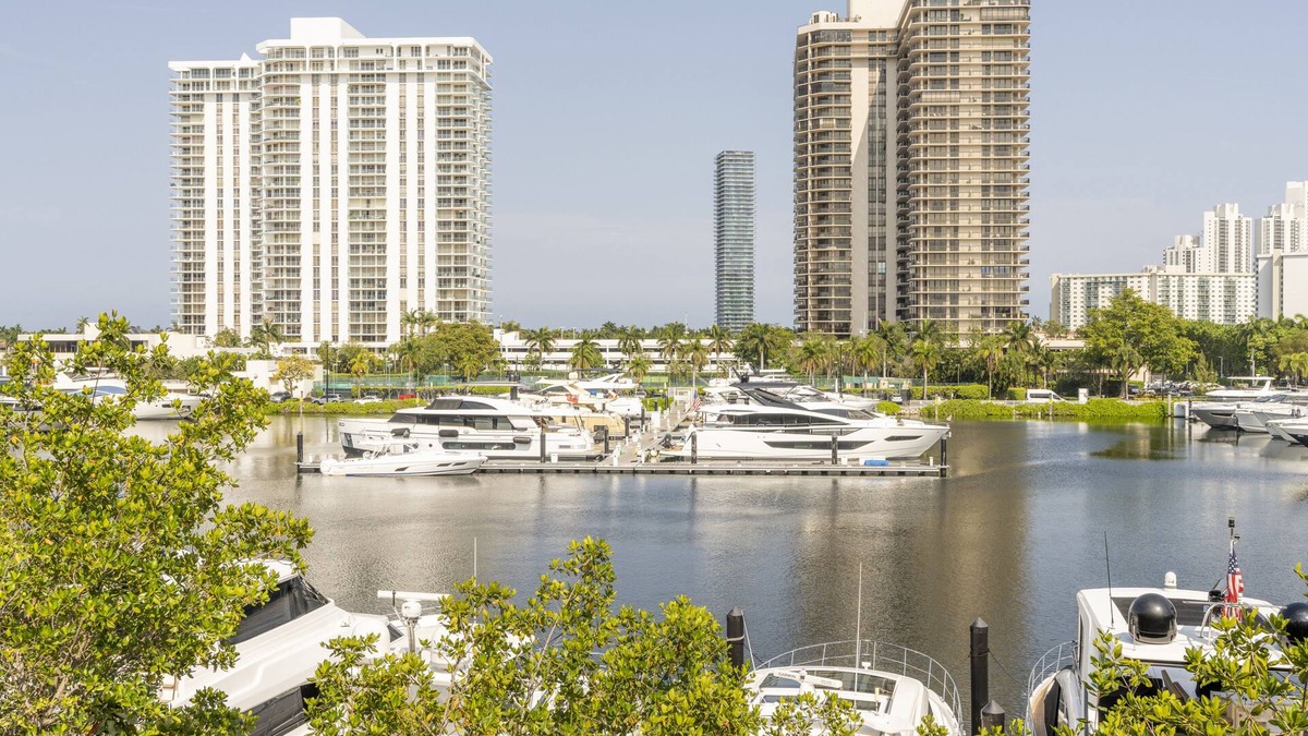 Aventura Condo | Yacht Club at Aventura. Amazing Water View, Newly renovated