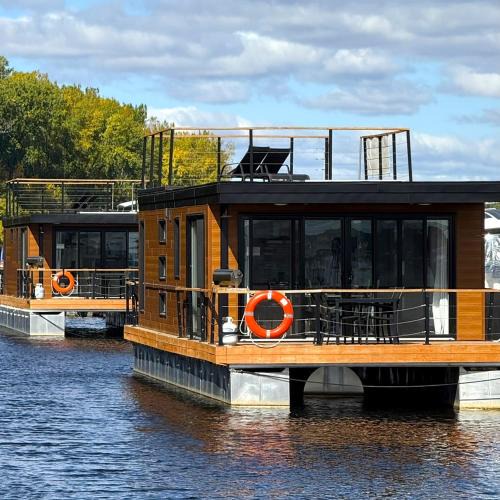 Mauricie Boat Rental | Yacht Club de Trois-Rivières 2 - Maison flottante