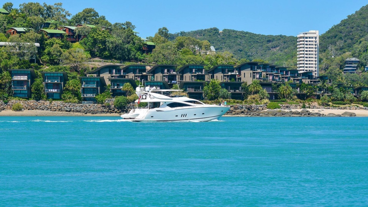 Hamilton Island Villa | Yacht Club Villa 6 Hamilton Island - oceanviews, 2 golf buggies and transfers