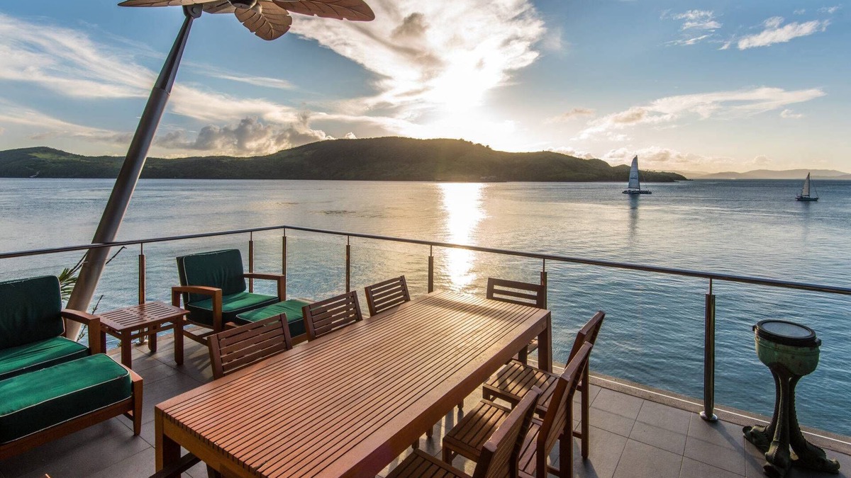 Hamilton Island Villa | Yacht Club Villa 19 - Ocean Front with Private Pool, 2 Golf Buggies and transfers