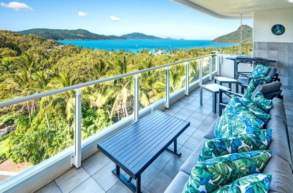 Hamilton Island Apartment | Yacht Harbour Tower 5 - Oceanviews, buggy and private lift access and valet service