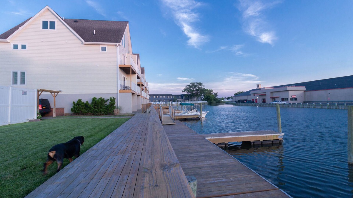 Freeport House | Yachtsman's Cove with 3-Levels