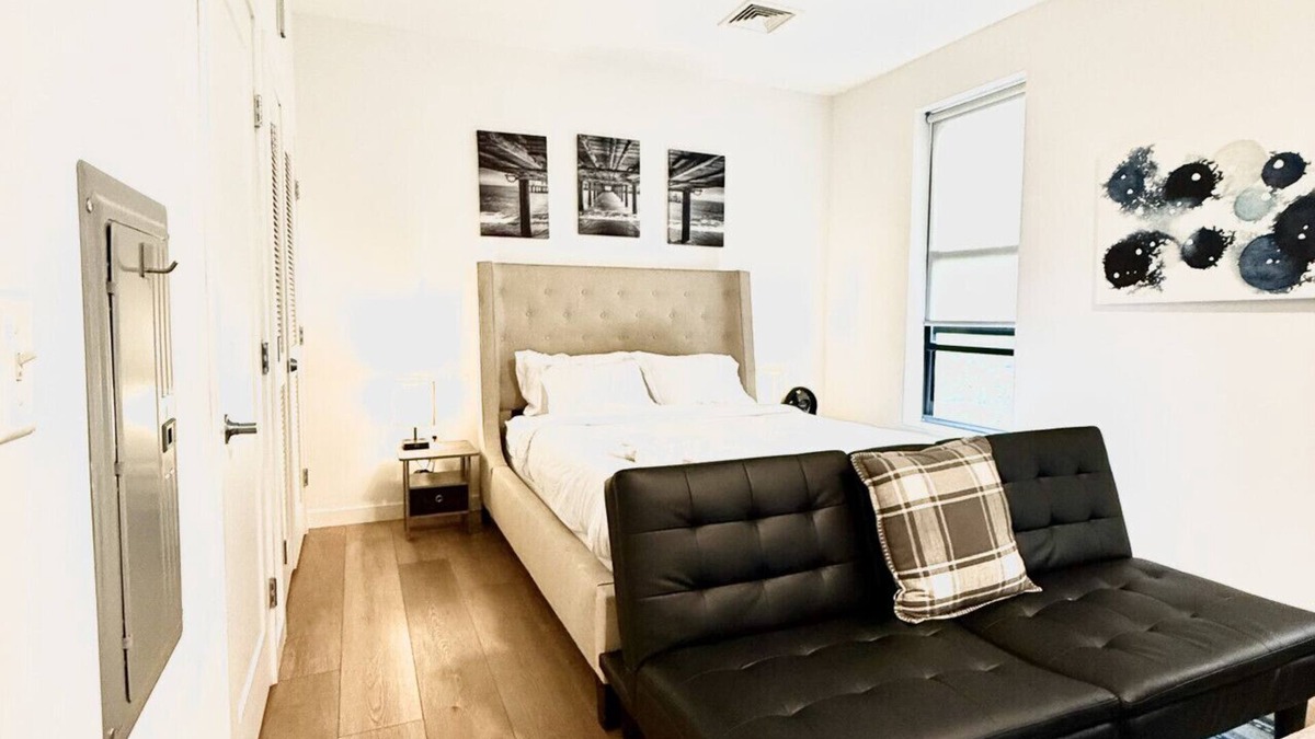 Dwight Apartment | Yale New Haven Stay—modern, fully furnished studio in the heart of downtown.