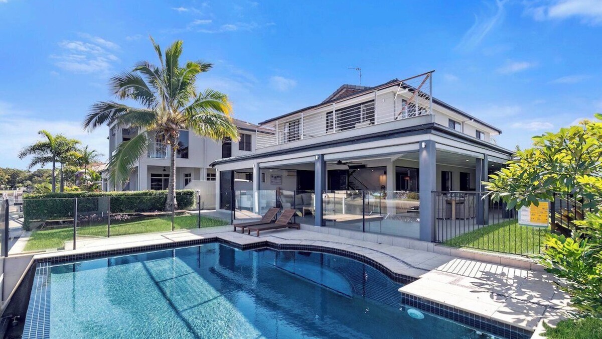 Mooloolaba House | YALL24-Waterfront Beauty Resort Style Private Home