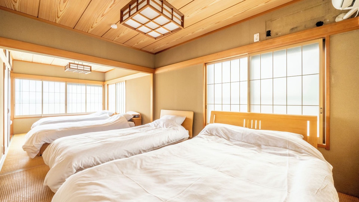 Nara House | Yamato no Yado," a 2F detached house, can use to 10 people, with free parking.