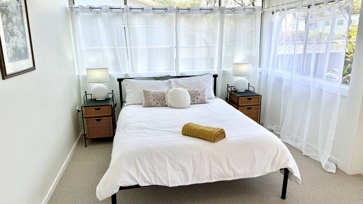 Yamba Apartment | Yamba Fishing Cottage! 3 bed, A/C, Ideal location, WiFi +