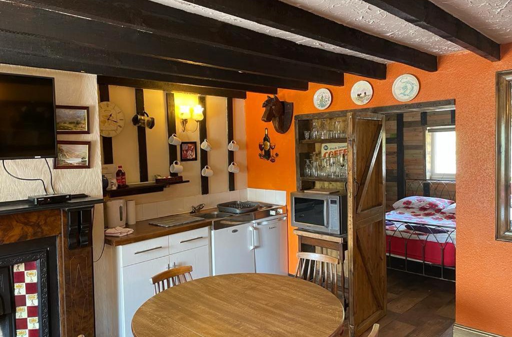 Yarm House | Yarm cottages byre/paddock