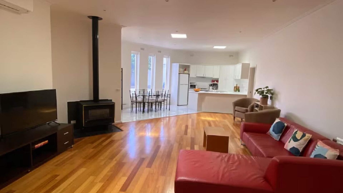 Yarraville House | Yarraville and Seddon at your doorstep