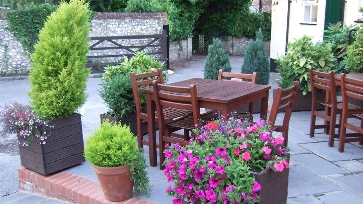 East Meon Hotel | Ye Olde George Inn - Badger Pubs