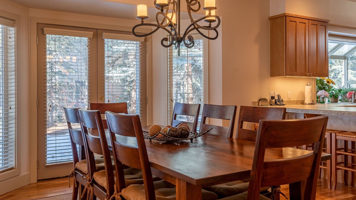 Twin Creeks House | Yeager Private Home - Room For the Whole Family with Elkhorn Hot Tub