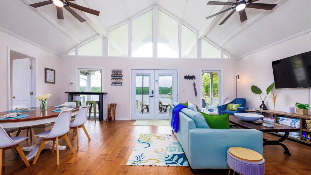 Liberty Hill House | Year-round Adventure Escape: Kayaks, SUPs, Eagles Soar, Stargaze Around the Fire