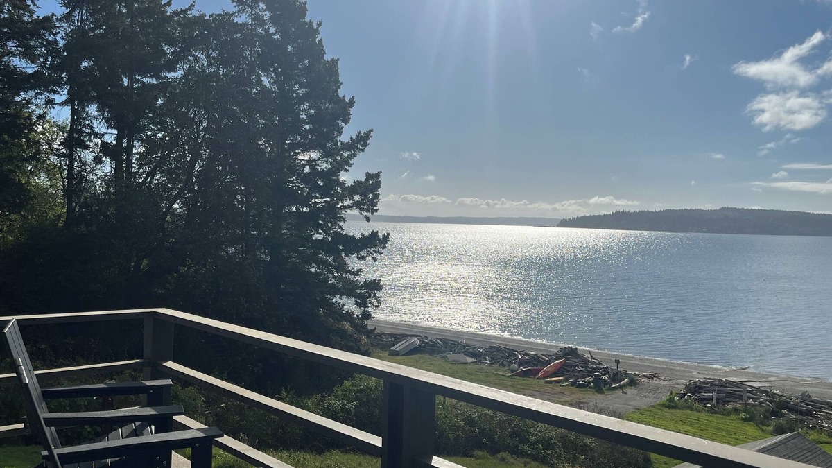 Greenbank House | Year Round Beachfront Escape. Mountain Views, Hot Tub, Dedicated Retreat Room
