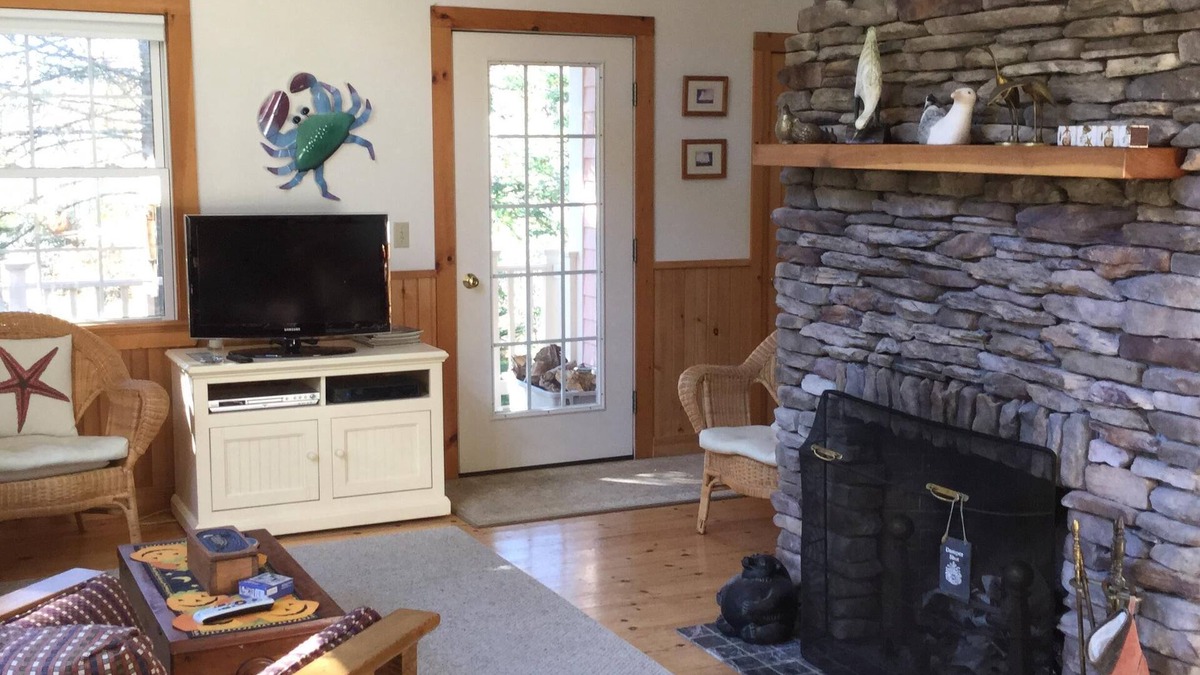 Ocean Point Cottage | Year Round Charming & Cozy Cottage at Ocean Point