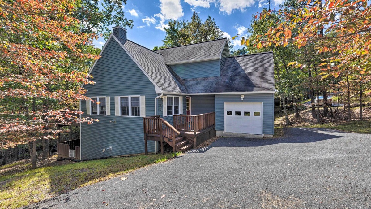 McGaheysville House | Year-Round Getaway < 1 Mi to Skiing + Waterpark!