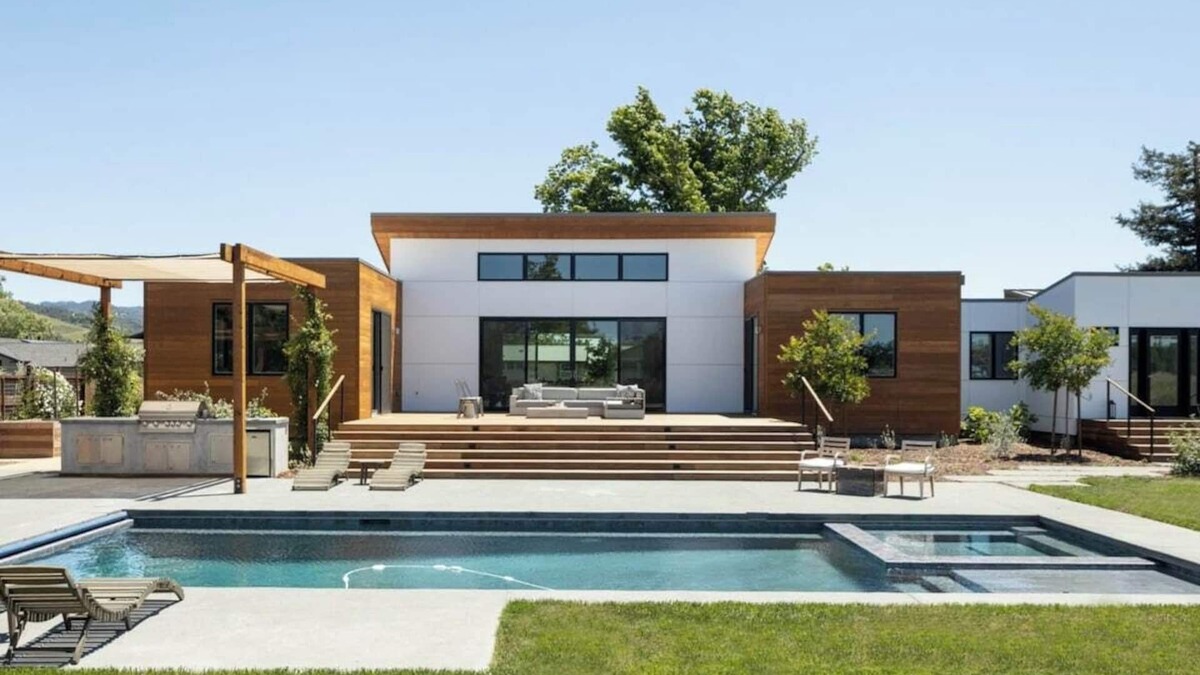Kenwood Villa | Year-Round Heated Pool | Hot Tub | Fire Pit | Huge Lawn | Vineyard Views