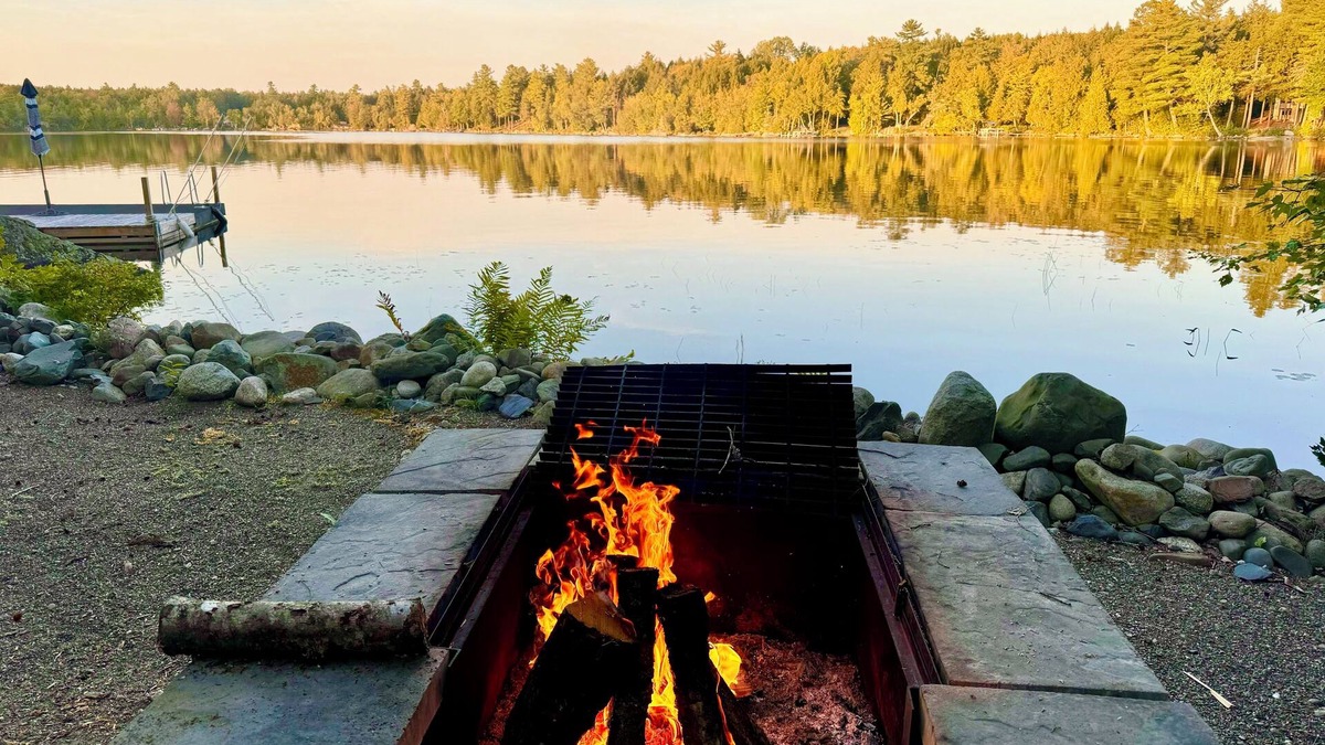Lincoln House | Year-Round Lakefront Family Retreat with Private Waterfront and Treehousen