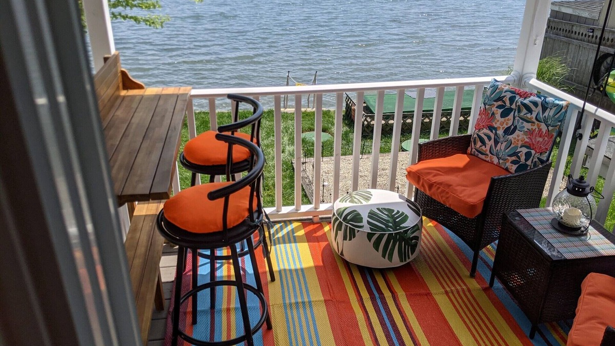 Portsmouth Cottage | Year-round Newly Renovated Waterfront Cottage on Blue Bill Cove. Fall Specials!