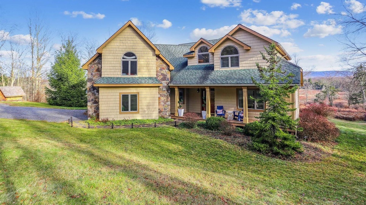 Davis House | Year-round paradise in the center of Canaan Valley. Come join us Hearthside!