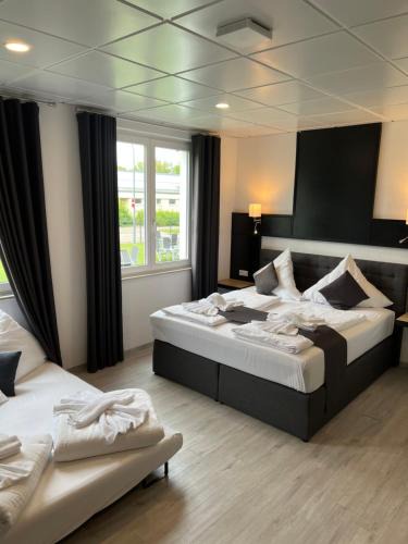 Guenzburg Hotel | Yebs Hotel