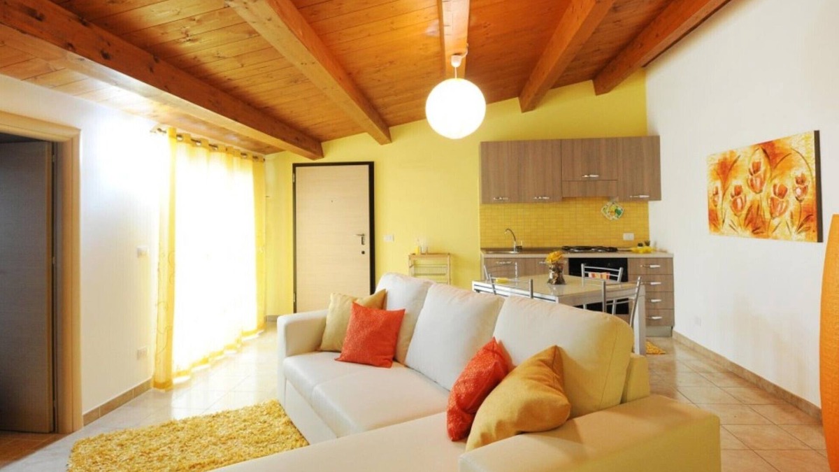 Caucana-finaiti-casuzze-finaiti Nord Apartment | Yellow attic at Cocorito Apartments