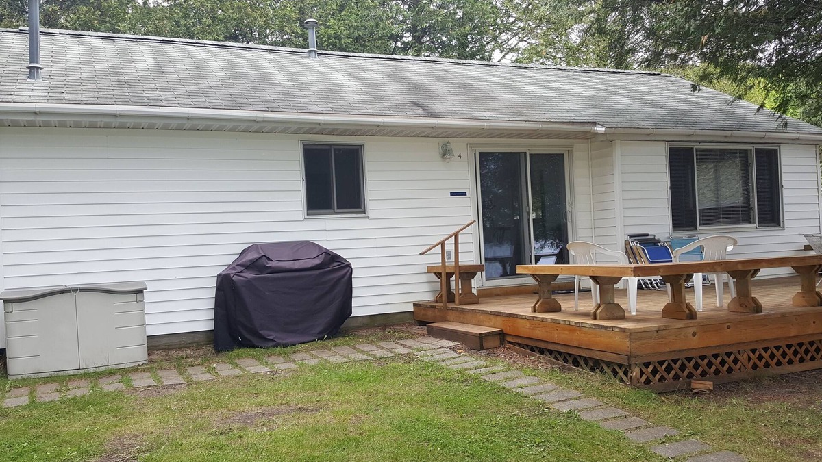 Maple City Cottage | "Yellow Cottage" on the Sunset Side (East side) of Beautiful Big Glen Lake
