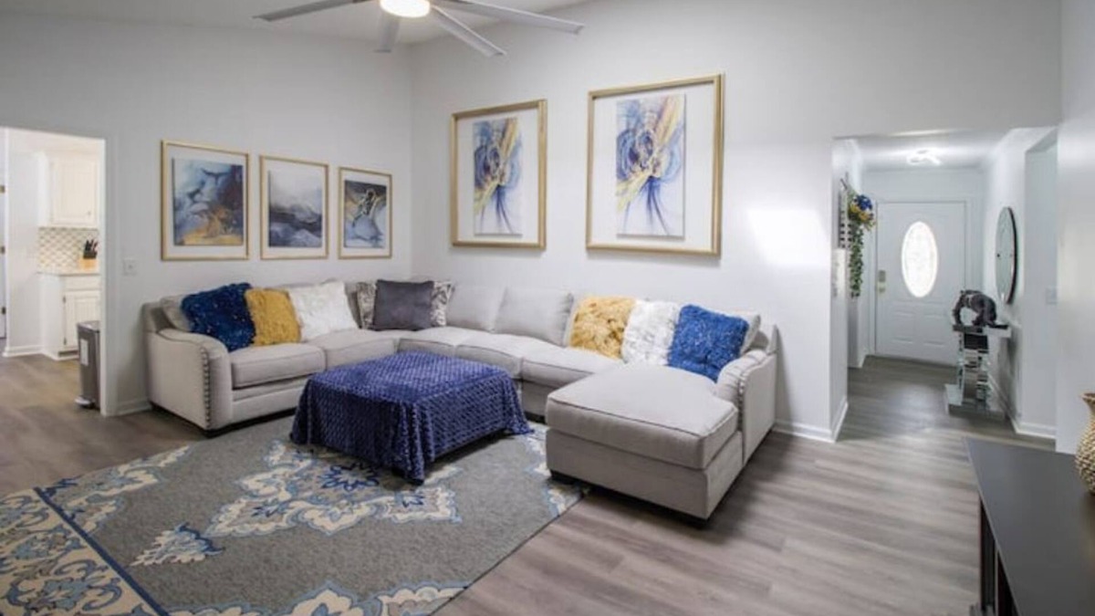 Hinesville House | Yellow Door Lodge!