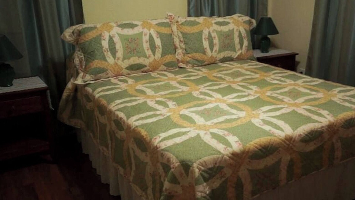 North Palmetto Point Cottage | Yellow Elder Cottage, 1 Bedroom