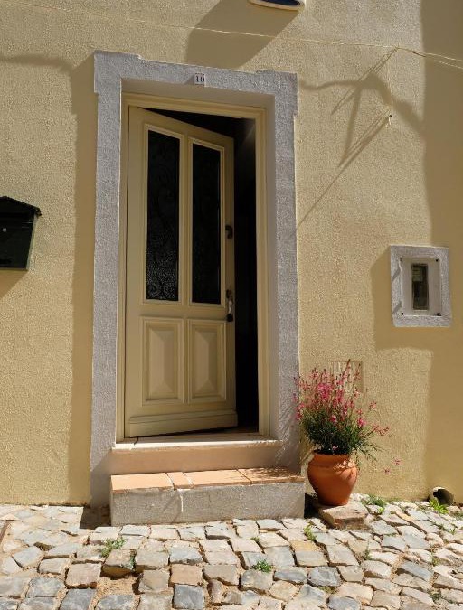 Boliqueime Apartment | Yellow House - Checkinhome