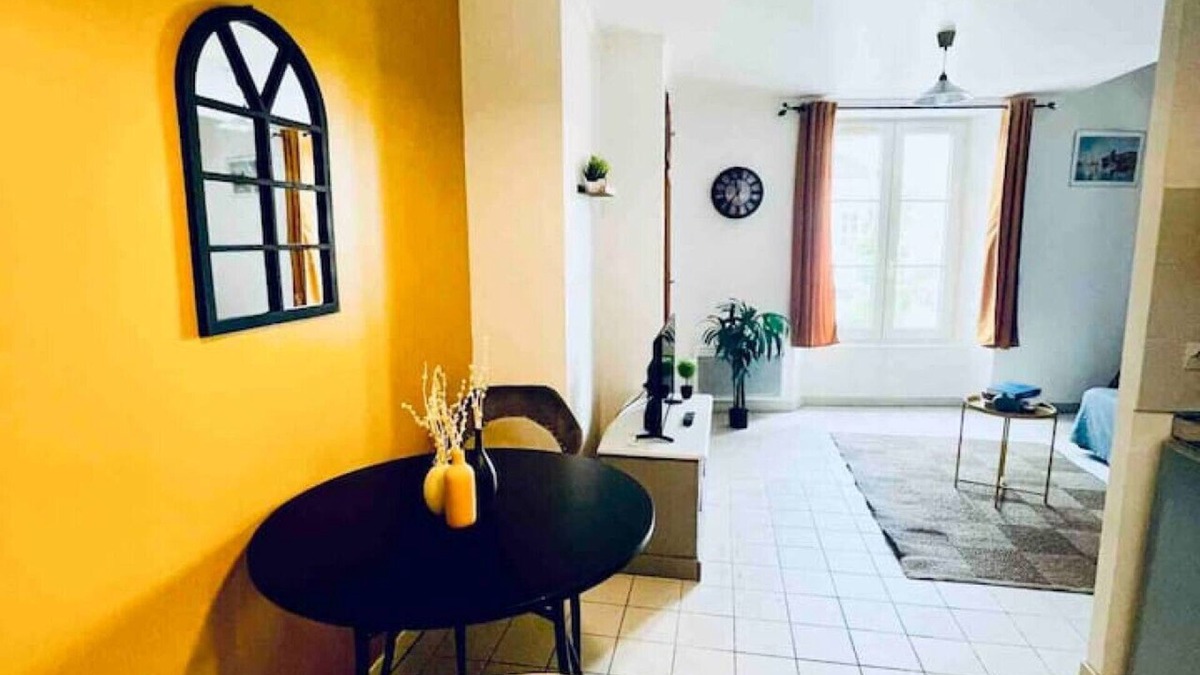 Fontainebleau Apartment | Yellow - The KING DUPLEX near the Castle FONTAINEBLEAU
