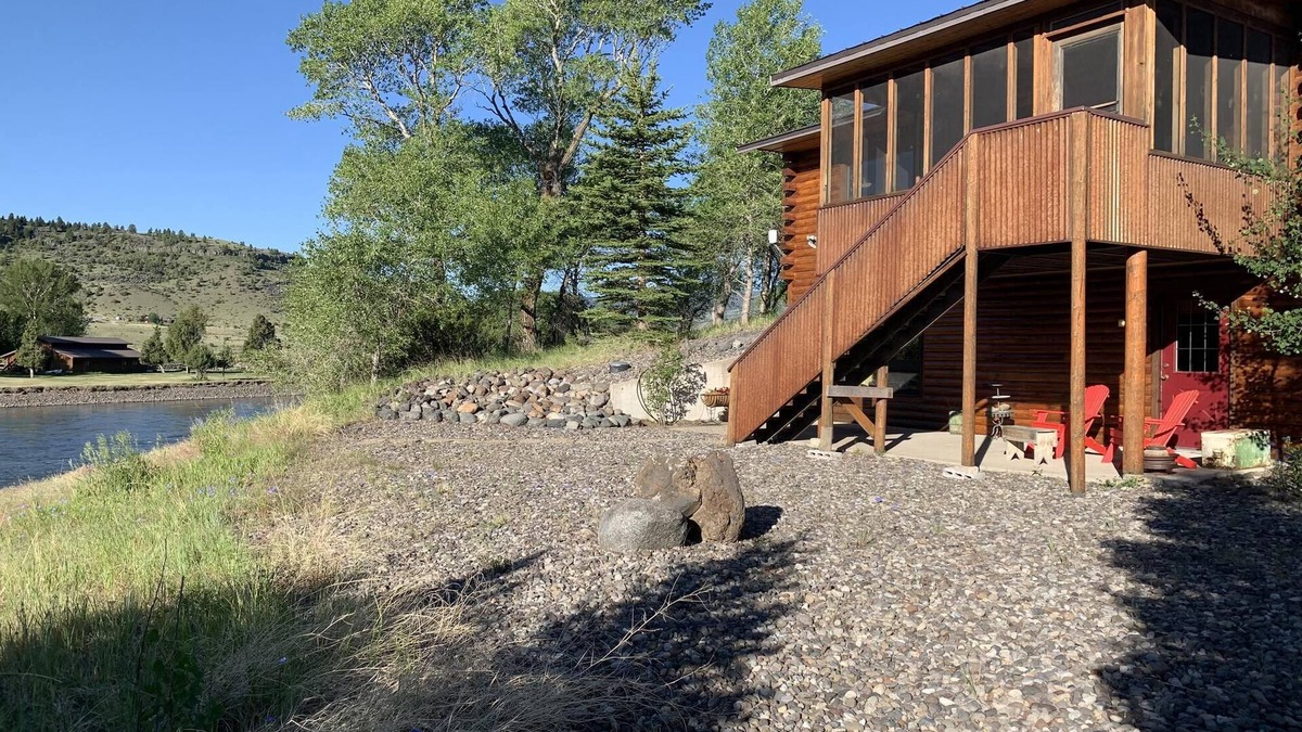 Emigrant Cabin | Yellowstone Meadow Cabin - Paradise Gateway