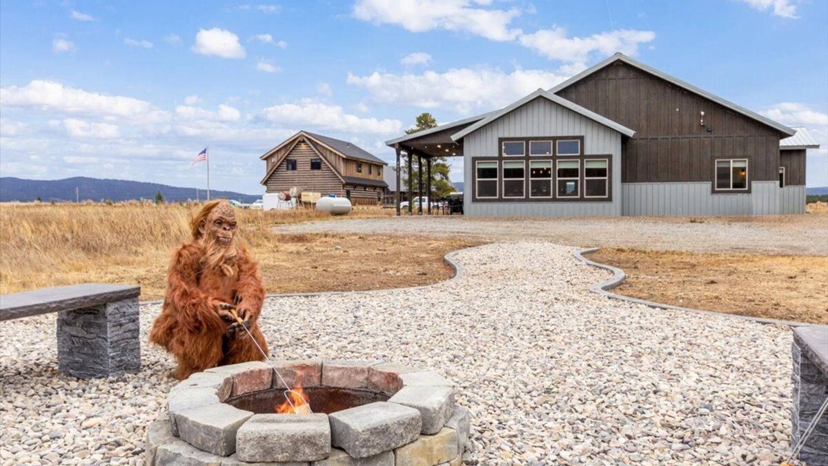 Island Park Cabin | Yellowstone Modern Mountain View,Hot tub,Foosball,Fire Pit, 25min to Yellowstone