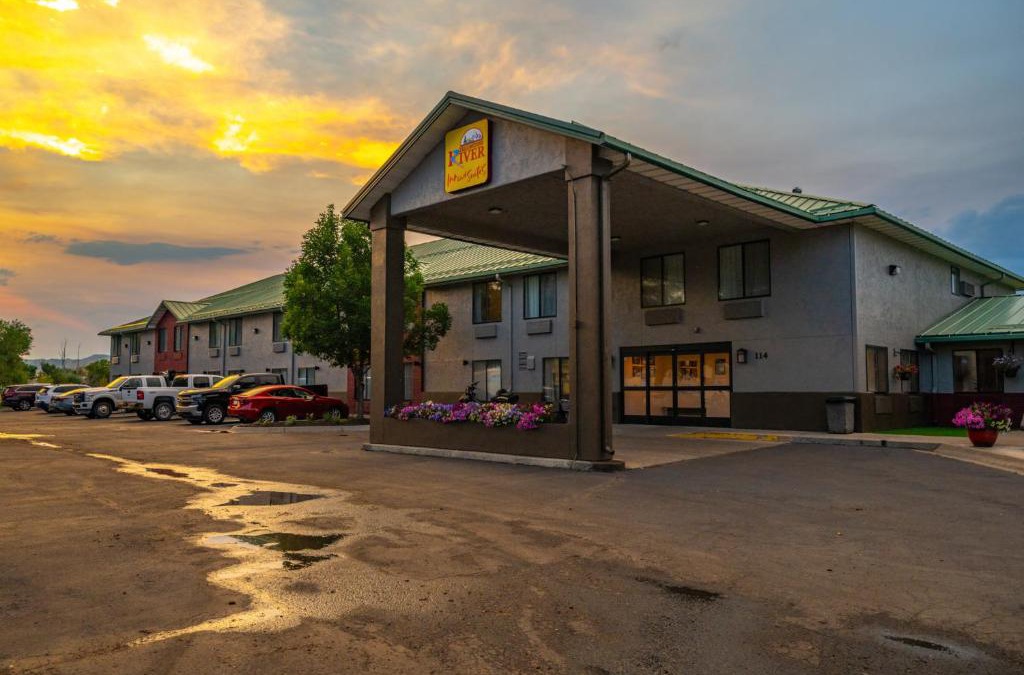 Livingston Hotel | Yellowstone River Inn & Suites