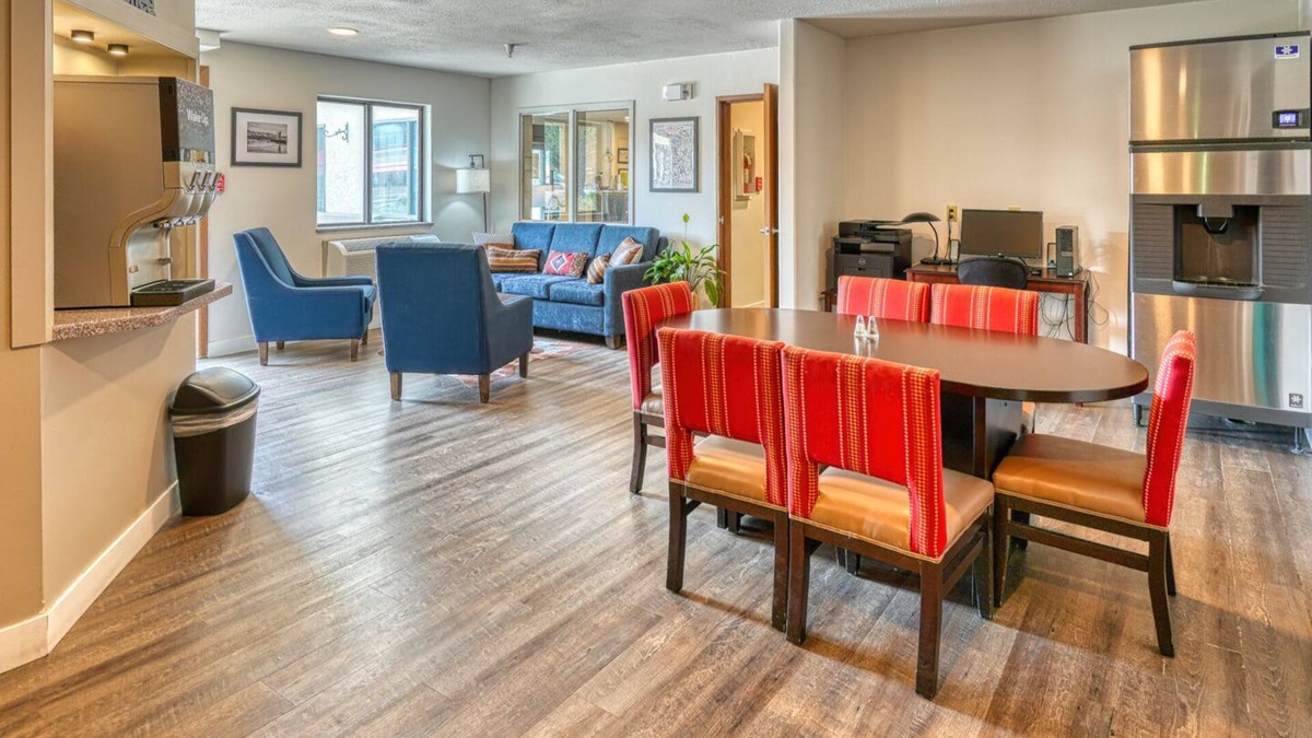 Livingston Hotel | Yellowstone River Inn & Suites