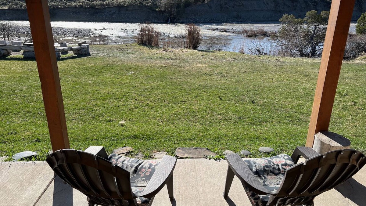 Gardiner Cabin | Yellowstone Riverside Cabin - On the River Next to Yellowstone National Park!